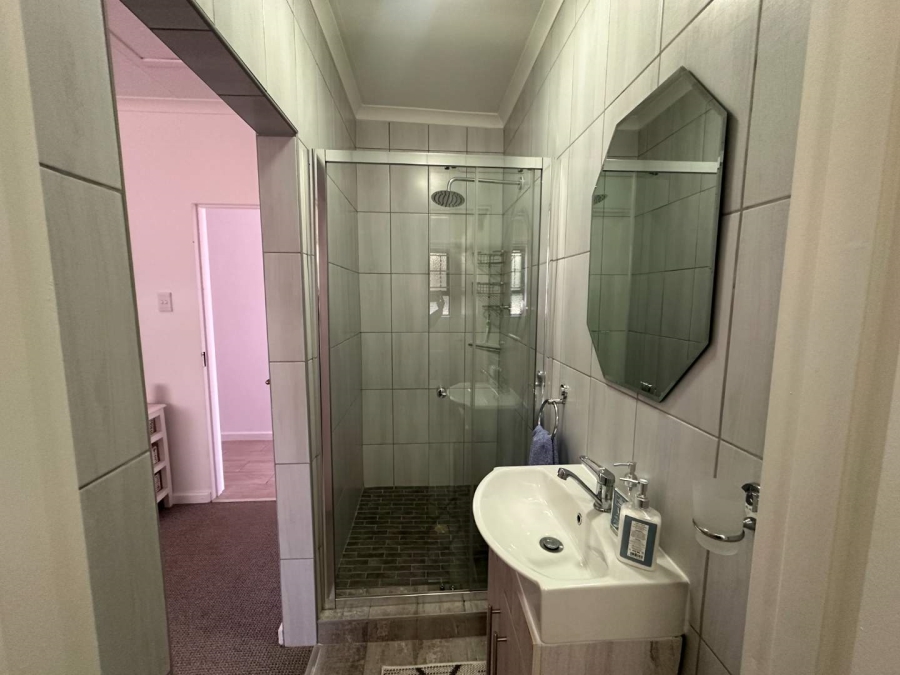 5 Bedroom Property for Sale in Fraaiuitsig Western Cape